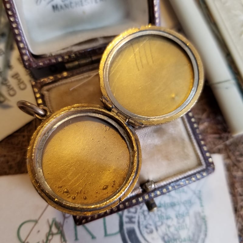 英国アンティーク 1912年 エドワード王朝時代 9金 ロケットペンダント 英国アンティーク 1912年 エドワード王朝時代 9金 ロケットペンダント