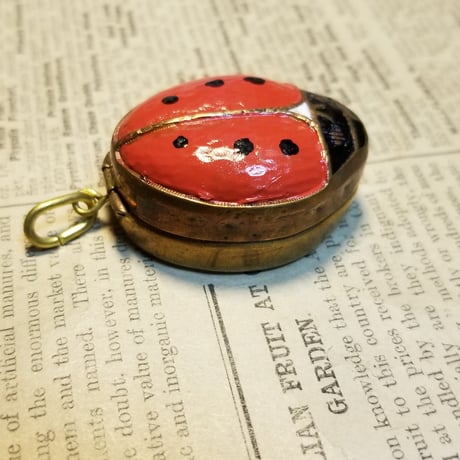 ロケットペンダント　1920年代　てんとう虫　ピルケース
