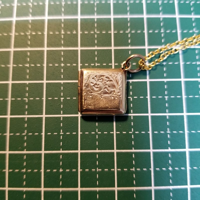 ロンドンで見つけた9ctゴールドのロケット ロンドンで見つけた9ctゴールドのロケット ロンドンで見つけた9ct