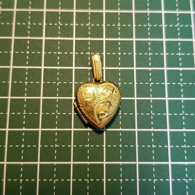 ハートロケット　金9カラット　ペンダント　Prouds locket-heart-s-14k_5_600x.jpg?