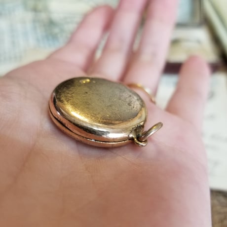 1900年台　エドワーディアン時代の金鍍金ロケットペンダント