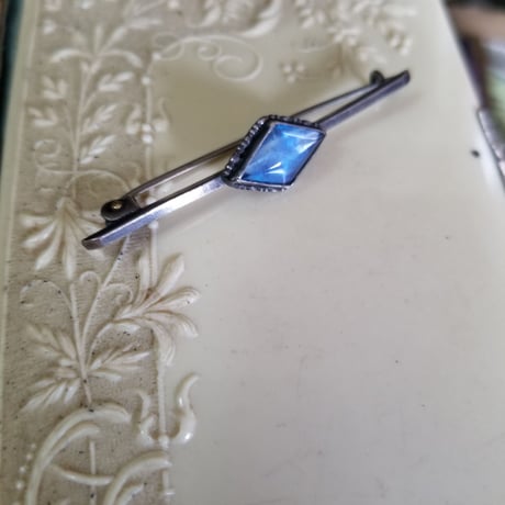 モルフォ蝶のバーブローチ　ダイヤ型