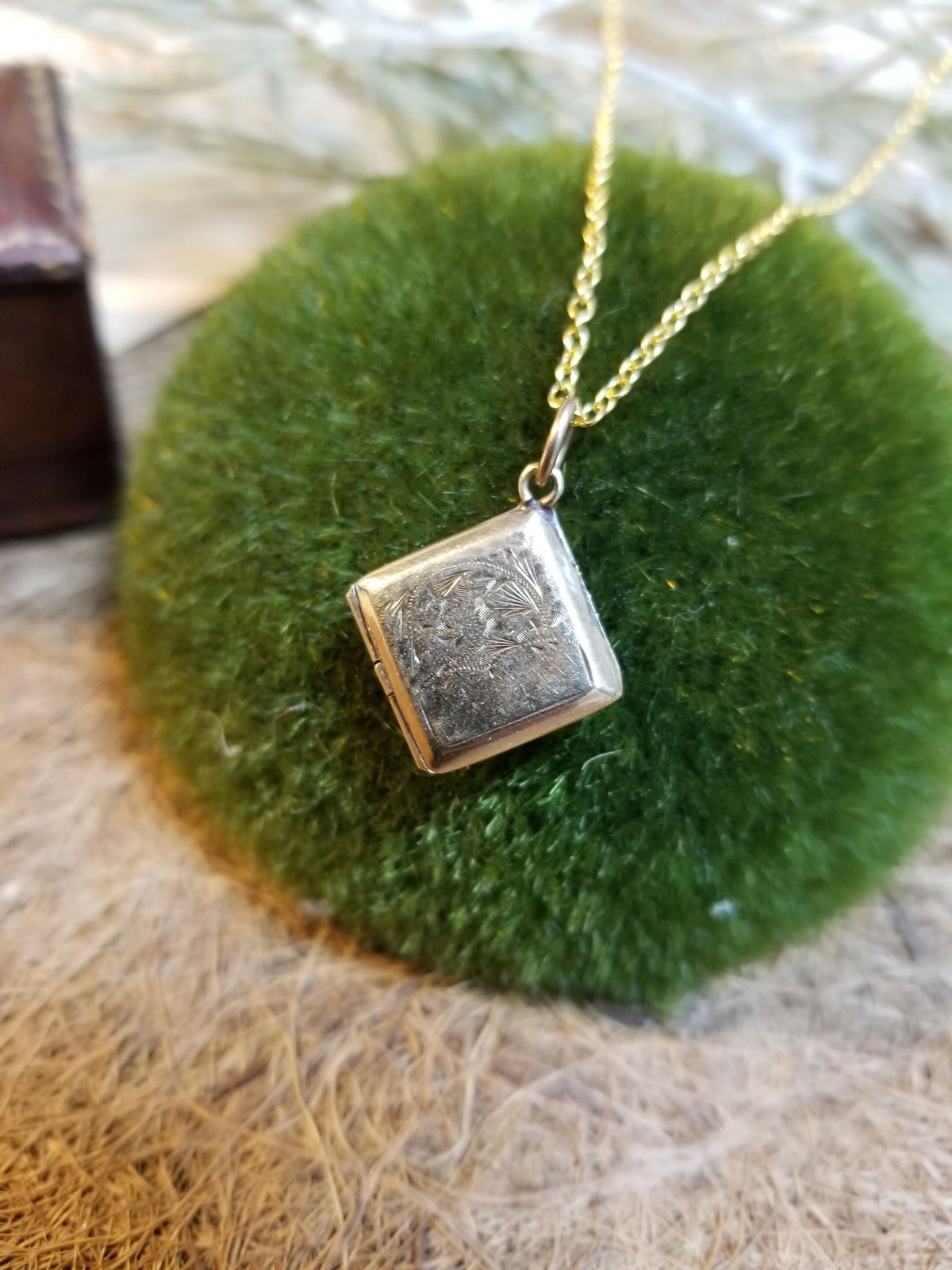 9金 バック＆フロント スクエア型 ロケットペンダント | IgnAPoat