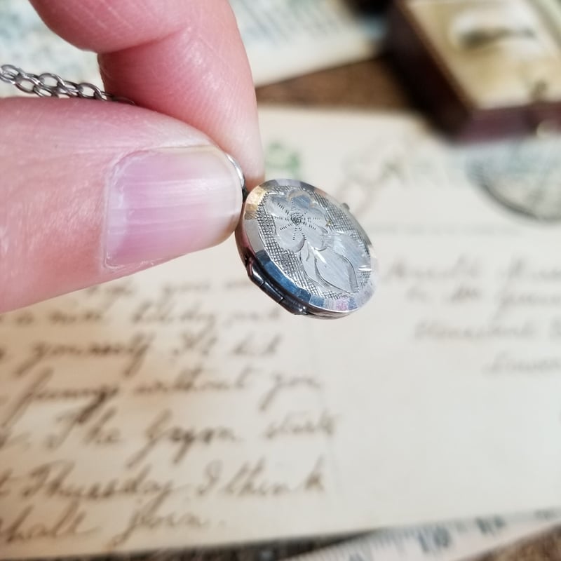 CHRISTIAN POUMEYROL フランス　ビンテージ　木製　ロケット 楽天市場】PAILOT RIVER 二つ折りウォレット・グランドマスター