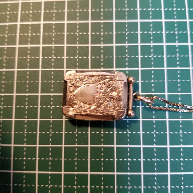 アンティークロケットペンダント 9金ロールドゴールド | IgnAPoat アンティークロケットペンダント 9金ロールドゴールド | IgnAPoat