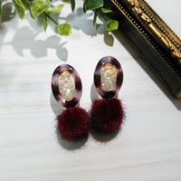 ボルドー×ファーボールピアス