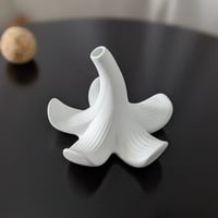 S&B Bloom Flower Vase Plain White