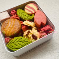 【淡紅】パルミジャーノ・レッジャーノのクッキー缶