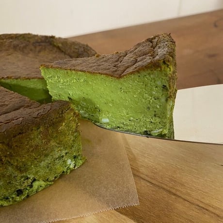 抹茶バスク　ホール (直径15cm)