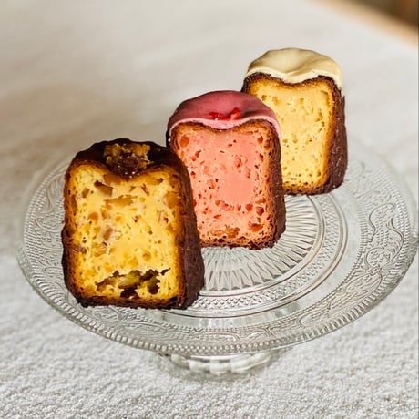 パルミジャーノ・レッジャーノの冷やしチーズケーキカヌレ3個セットB（ナッツ・いちご・きなこ）