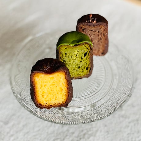 パルミジャーノ・レッジャーノの冷やしチーズケーキカヌレ3個セットA（プレーン・抹茶・カカオ）