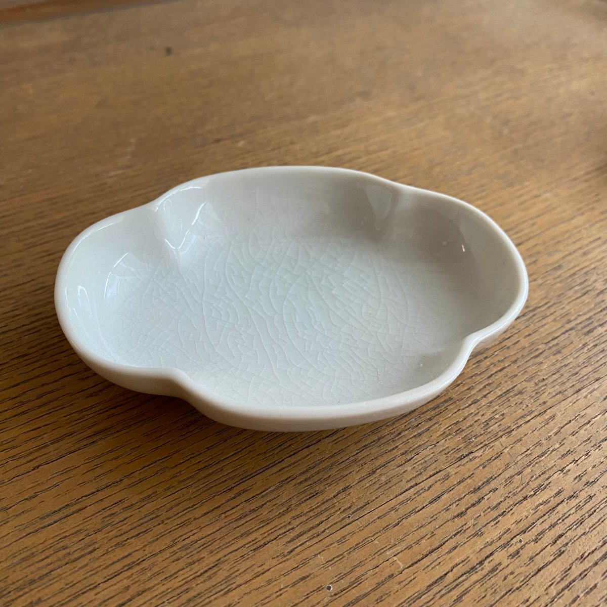 ツバ形皿 100mm/貫入白磁 | 糸雨雑貨店