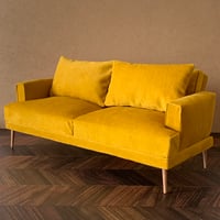 【ストックSALE】22㎝ドール用　ロースタイルダブルソファ　マスタード