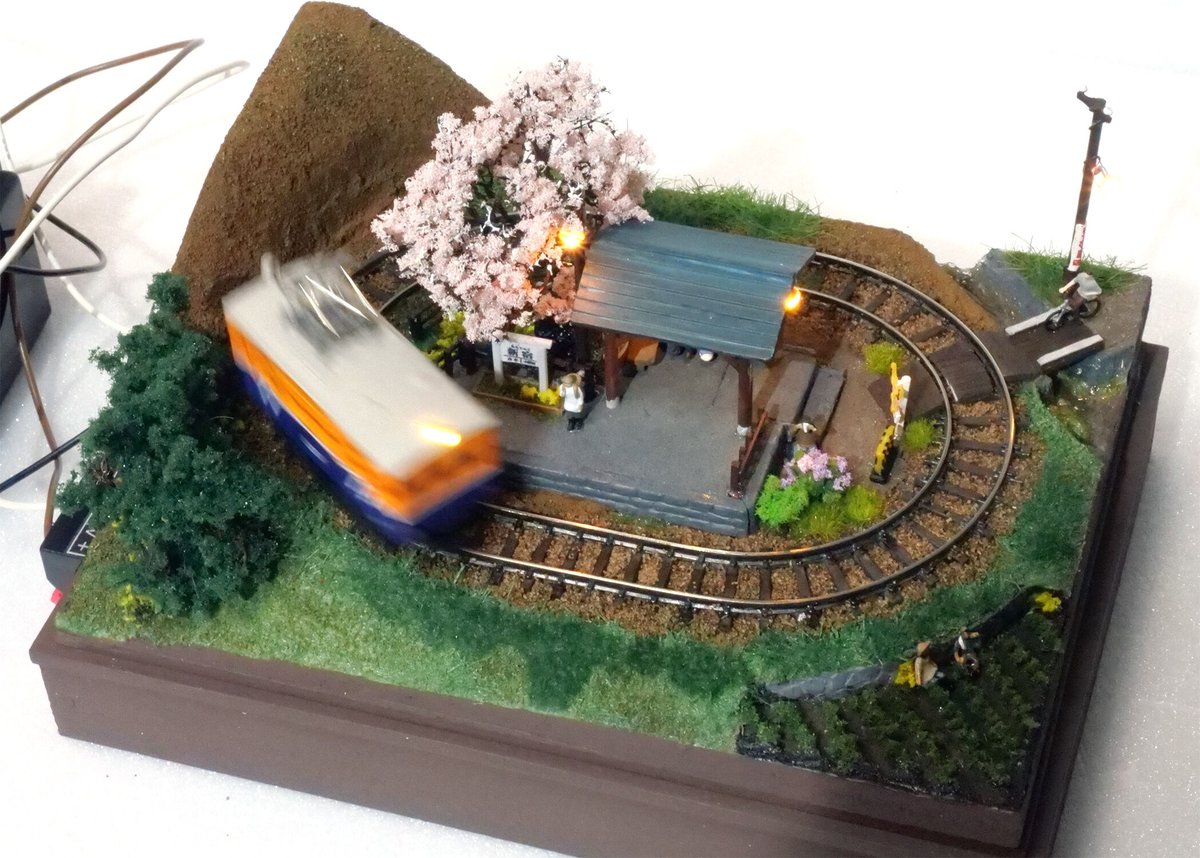 本棚に載るミニジオラマ「新宿驛の春景色」 | Yamachan Model 本棚に載るミニジオラマ「新宿驛の春景色」 | Yamachan Model
