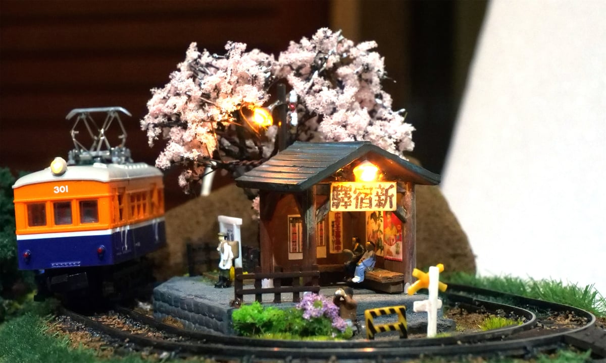 本棚に載るミニジオラマ「新宿驛の春景色」 | Yamachan Model 本棚に載るミニジオラマ「新宿驛の春景色」 | Yamachan Model