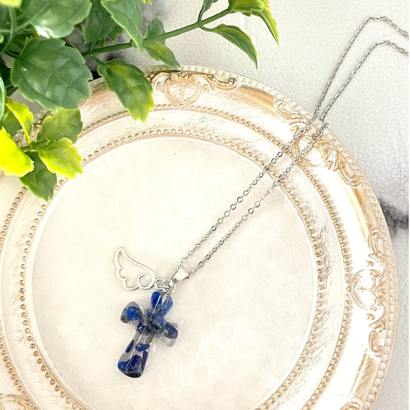 邪気邪念を払い幸福へと導く ラピスラズリと水晶のクロス