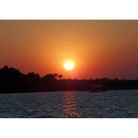 ボツワナ　チョベ国立公園の夕陽　N071