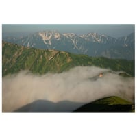 雲海の合間から（爺ヶ岳山頂より）