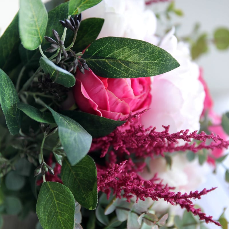 ピンクのバラと芍薬のクラッチブーケ&ブートニア | juin wedding ピンクのバラと芍薬のクラッチブーケ&ブートニア | juin wedding