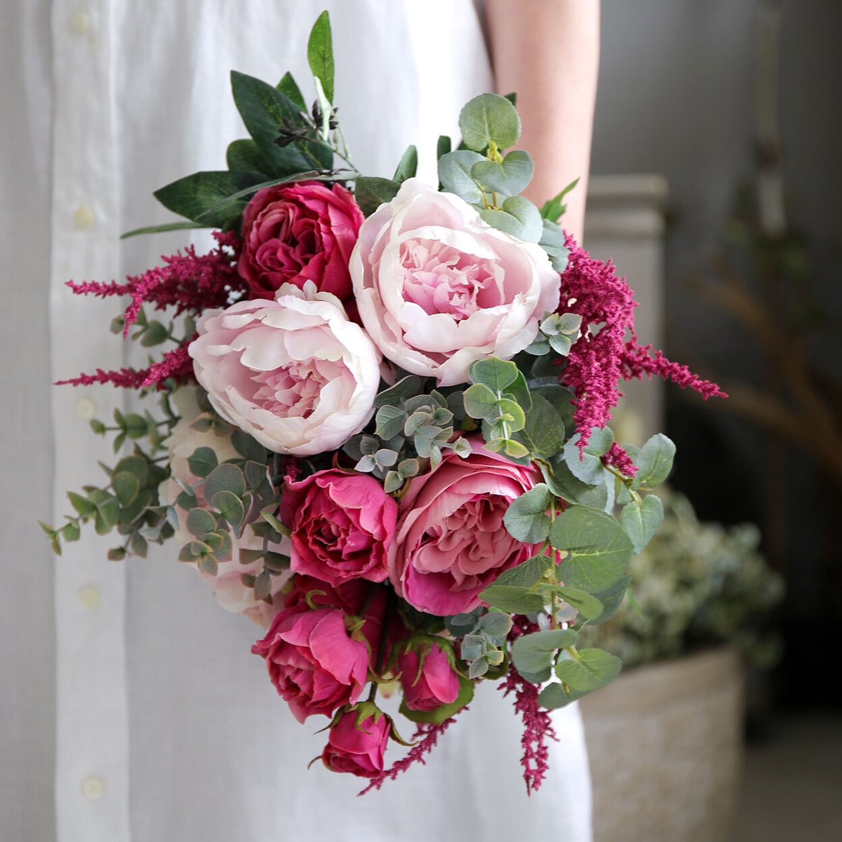 ピンクのバラと芍薬のクラッチブーケ&ブートニア | juin wedding