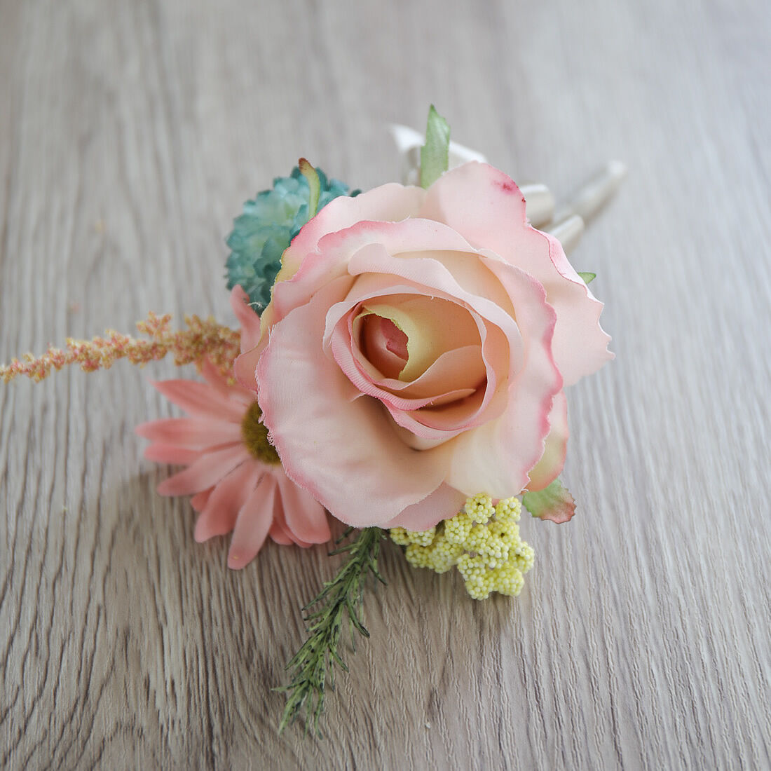 ブーケ　ブートニア ミックスカラーのクラッチブーケ&ブートニア | juin wedding