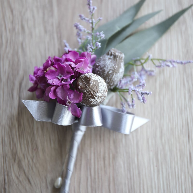 ライラックパープルのクラッチブーケ&ブートニア | juin wedding
