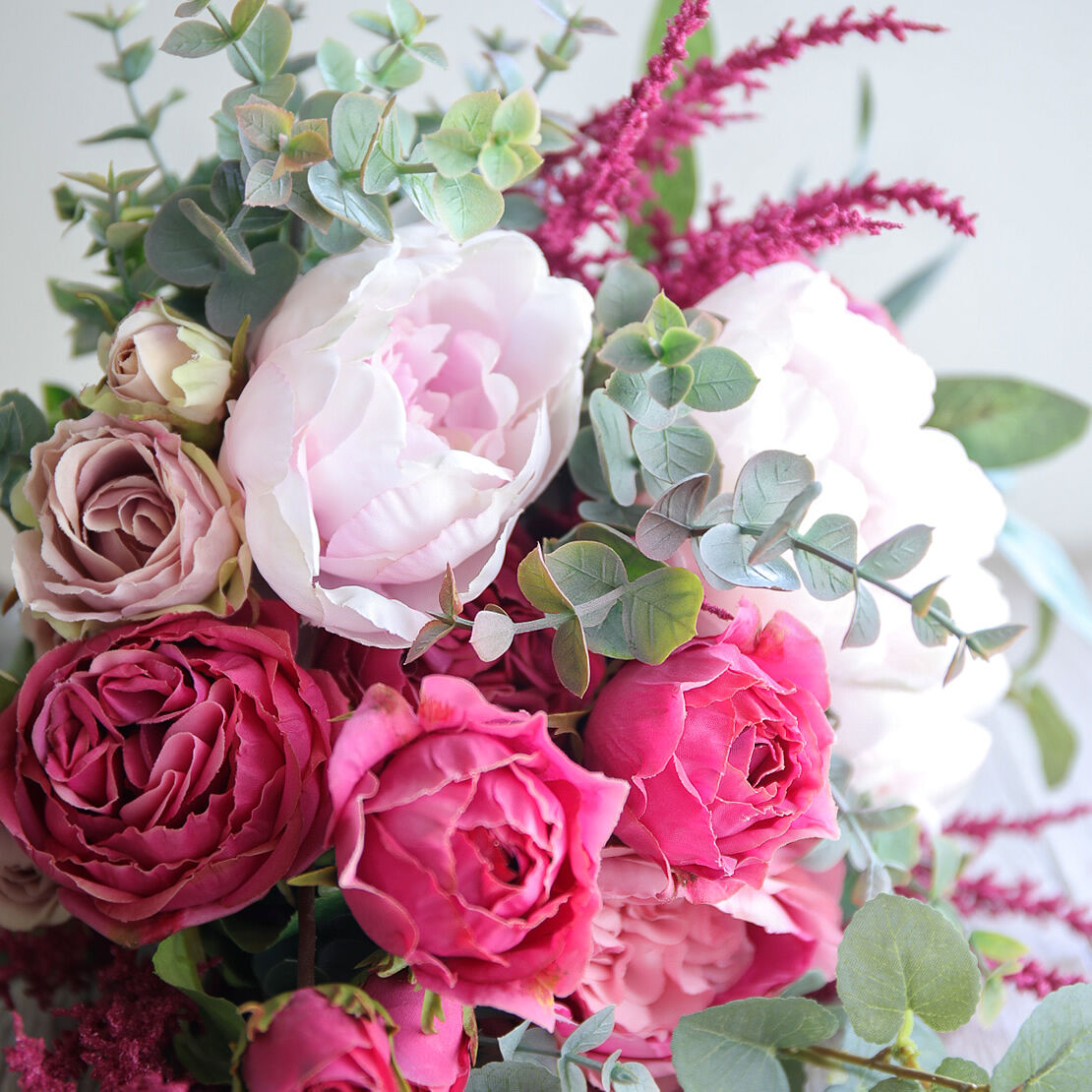ピンクのバラと芍薬のクラッチブーケ&ブートニア | juin wedding ピンクのバラと芍薬のクラッチブーケ&ブートニア | juin wedding