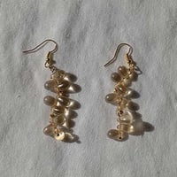 チェコビーズのゆらゆらピアス