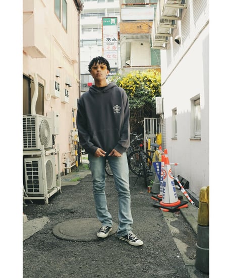 AUI NITE　Anagram logo hoodie