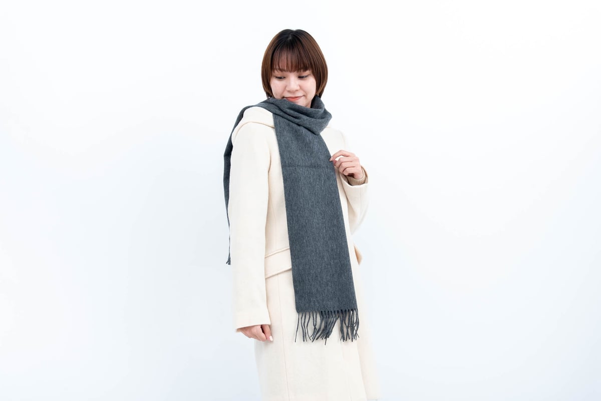 カシミヤブレンド無地マフラー/チャコールグレー | fula-cashmere
