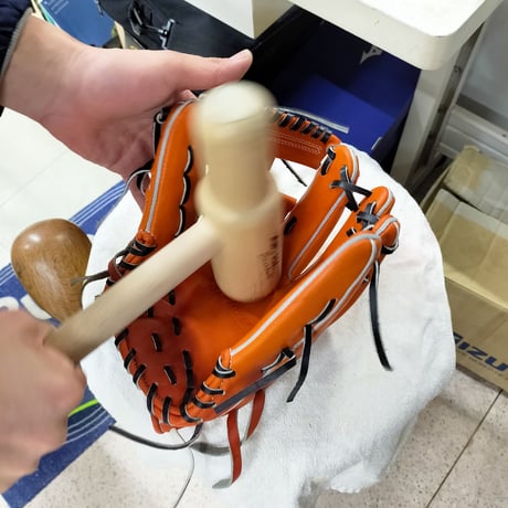 【グラブ型付け】 プロティオス（保湿保革）＆ボールタウン（保湿保革艶出し）加工