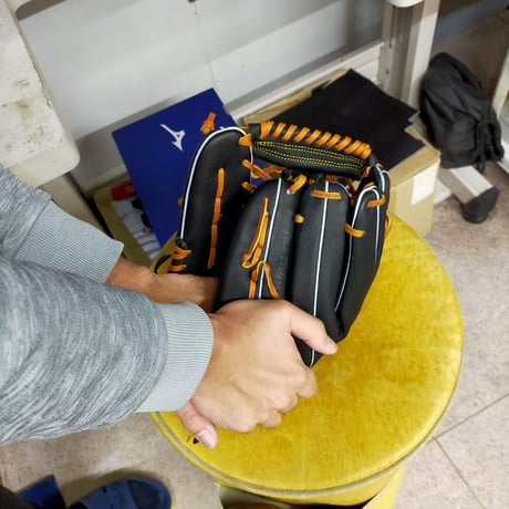 【グラブ型付け】 プロティオス（保湿保革）＆ボールタウン（保湿保革艶出し）加工