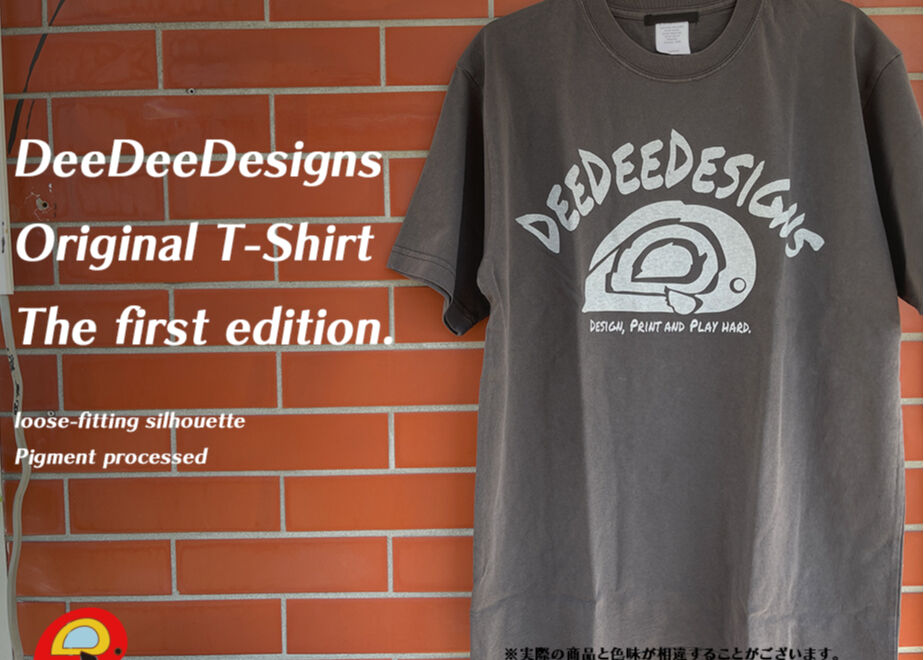 DDD LogoT-Shirt The First Edition | Dee Dee Des