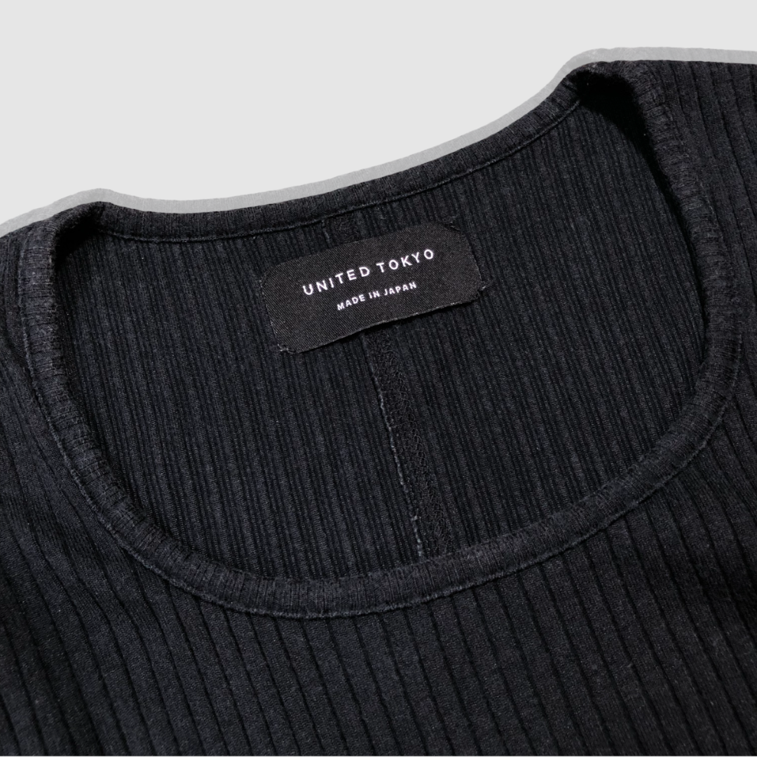 UNITED TOKYO - 【美品】ユナイテッドトウキョウ-UNITED TOKYOアシメスリットカットソー UNITED TOKYO - 【美品】ユナイテッドトウキョウ-UNITED TOKYO