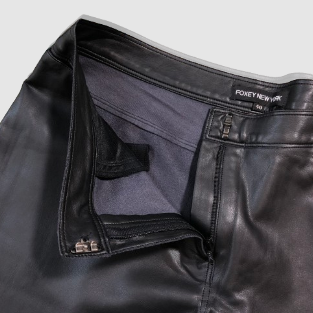 美品　FOXEY NEWYORK フォクシー　ショートパンツ　レザーパンツ　ロゴ 美品 FOXEY NEWYORK フォクシー ショートパンツ レザーパンツ ロゴ