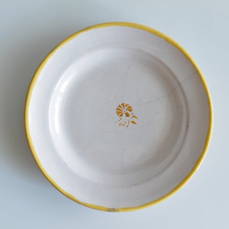 デッドストックの 装備不足 ムスティエ 丸い花リムのお皿 22.5cm D 