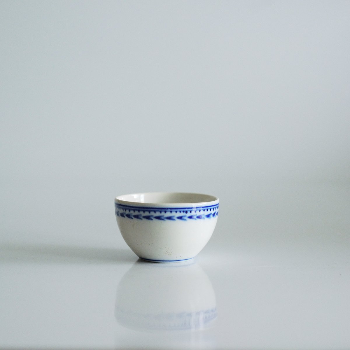 ベルギー トゥルネー窯のティー・ボウル ベルギー トゥルネー窯の