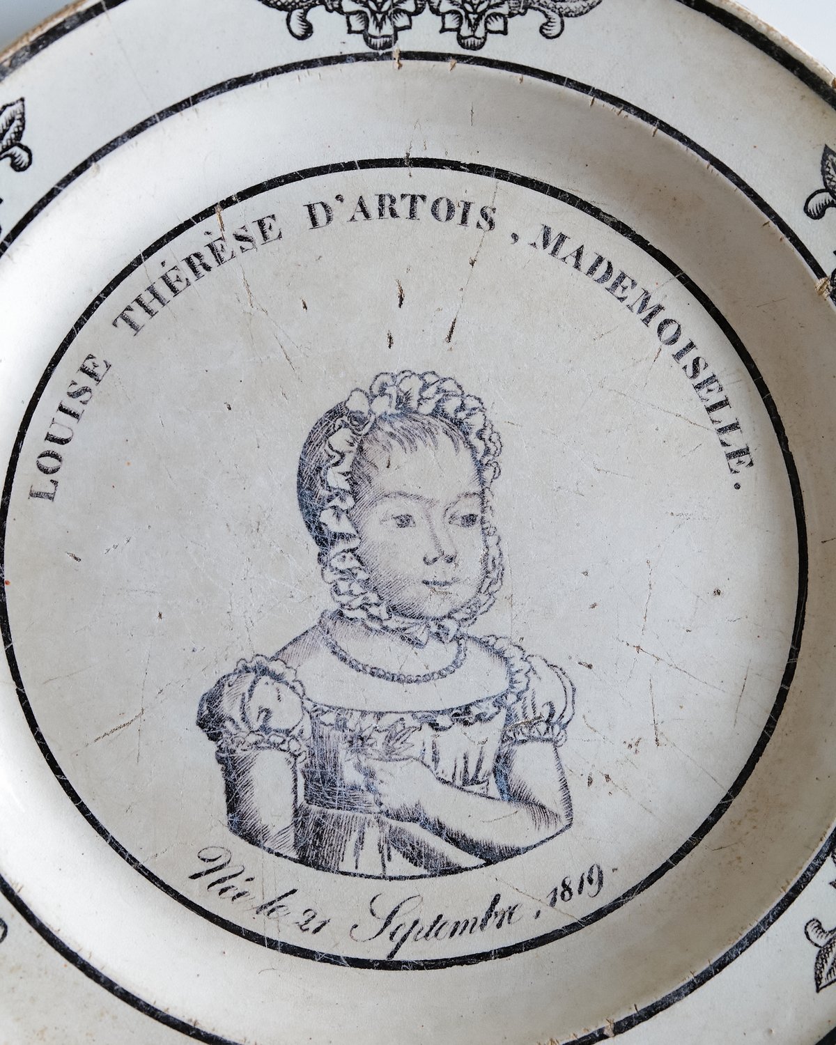 モントロー窯 ルイーズ・テレーズ・ダルトワ 肖像画皿 モントロー窯 ルイーズ・テレーズ・ダルトワ 肖像画皿 | chez Augustins