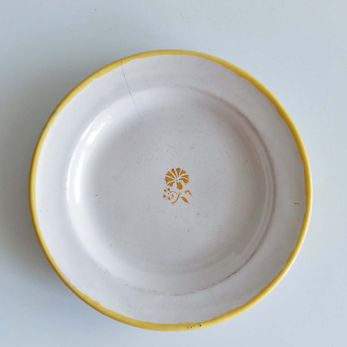 ムスティエ ヴァラージュ 小さなお花柄のお皿 φ22cm A ムスティエ ヴァラージュ 小さなお花柄のお皿 φ22cm A | chez