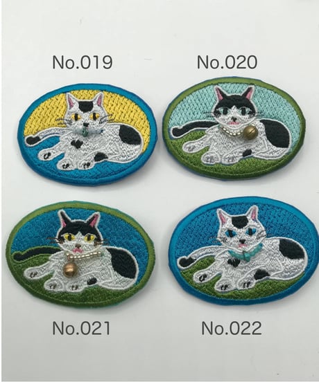 刺繍のブローチ（黒白ハチワレ＆ブチちゃん）