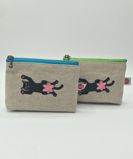 刺繍ポーチ（バンザイ黒猫 No.2）