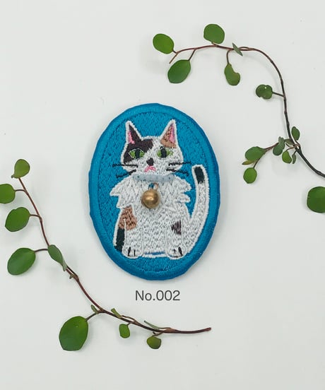 刺繍のブローチ（三毛猫ちゃん）
