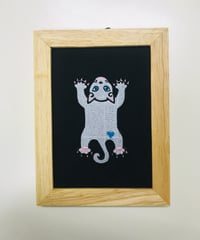 猫ちゃん刺繍画(2Lサイズ） No.16 (シルバーグレー）