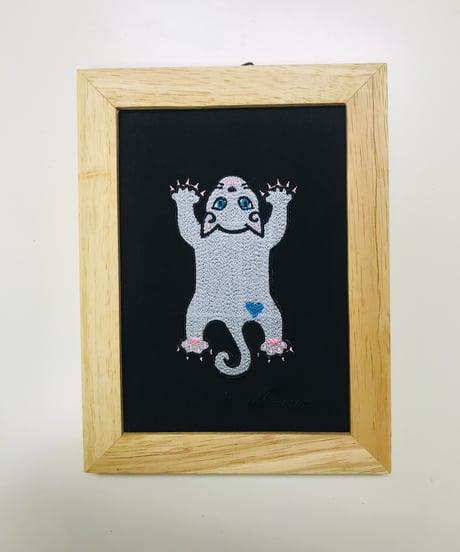 猫ちゃん刺繍画(2Lサイズ） No.16 (シルバーグレー）