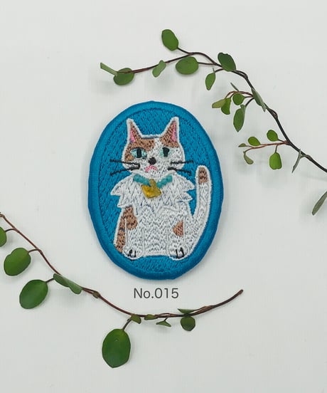 刺繍のブローチ（茶白ハチワレ＆ブチちゃん）