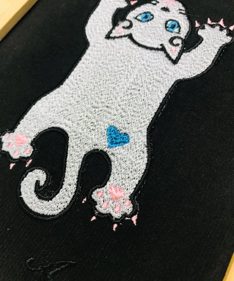 猫ちゃん刺繍画(2Lサイズ） No.16 (シルバーグレー）