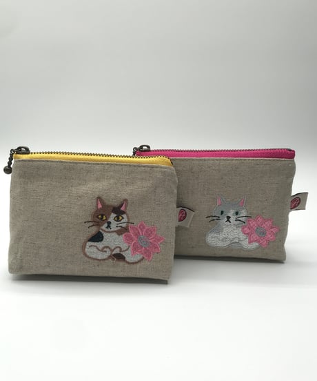 刺繍ポーチ（ブチ猫 No.2）