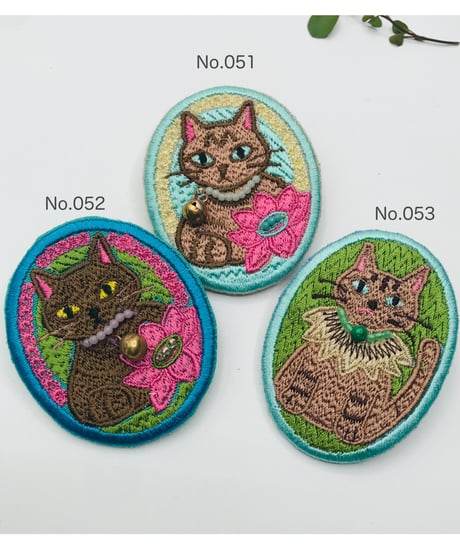 刺繍のブローチ（茶トラ猫 2）