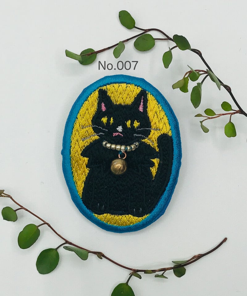 [専用　こり様]刺繍 フェルト ブローチ 黒猫 ハンドメイド ＊コメント必須 刺繍のブローチ（黒い猫） | A-rue OnlineShop