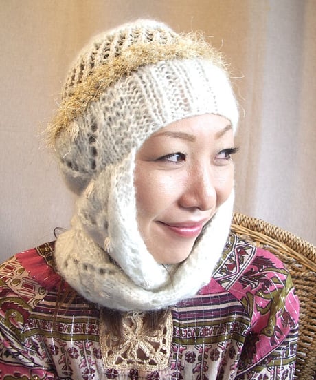 ロング耳手編み帽子
